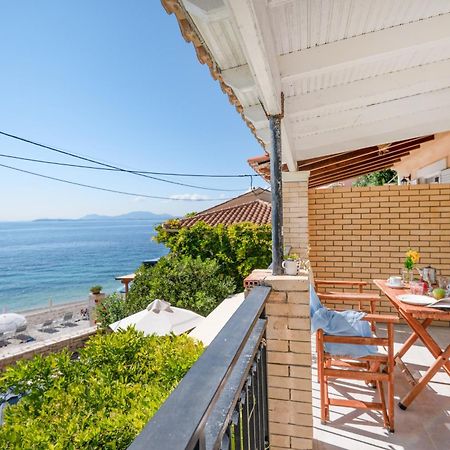 Kaminaki Beachfront Apartments Nisaki  Bagian luar foto