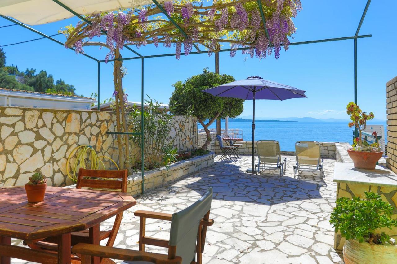 Kaminaki Beachfront Apartments Nisaki  Bagian luar foto