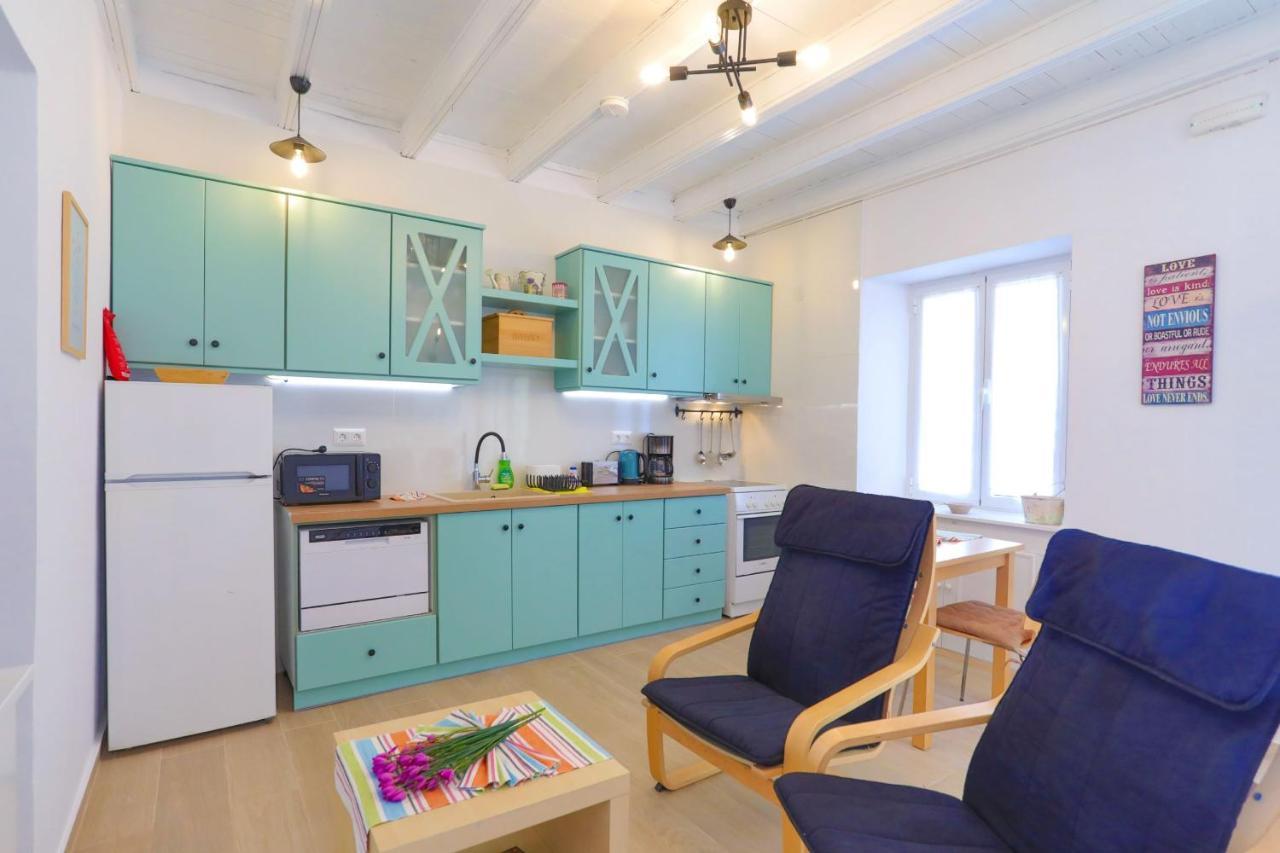 Kaminaki Beachfront Apartments Nisaki  Bagian luar foto