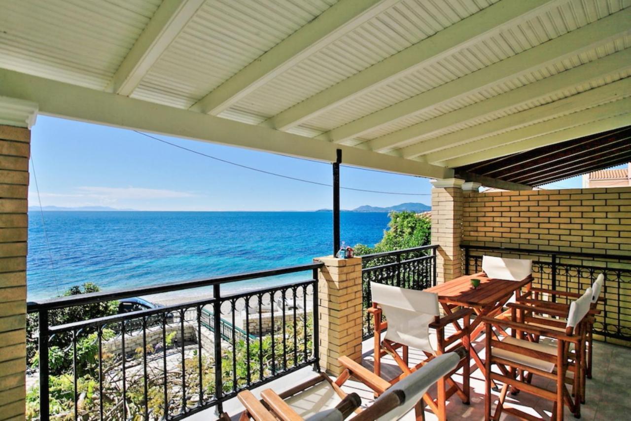 Kaminaki Beachfront Apartments Nisaki  Bagian luar foto