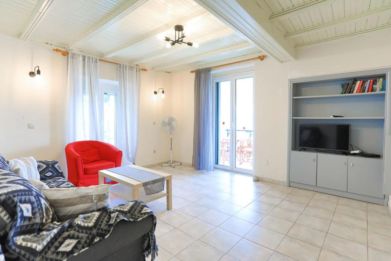 Kaminaki Beachfront Apartments Nisaki  Bagian luar foto